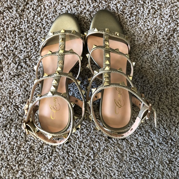 Gold studded block heels - Picture 2 of 4